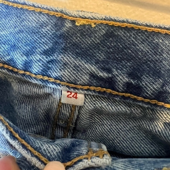 Levi’s Wedgie Straight Leg Distressed Patchwork Jeans 24 - Picture 3 of 7